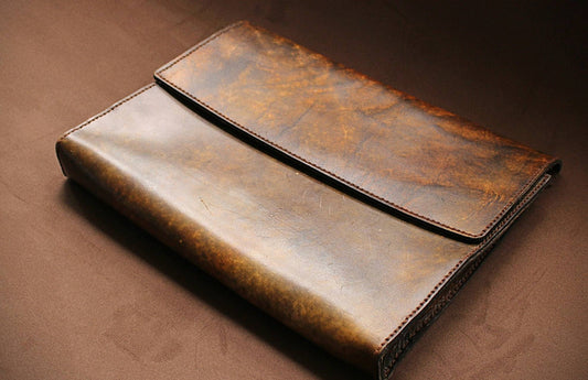Choosing Between Oiled and Waxed Leather: A Complete Guide