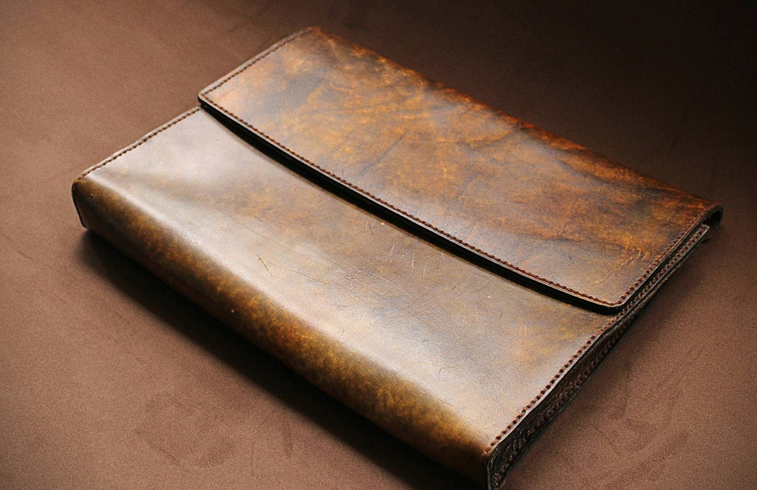 Choosing Between Oiled and Waxed Leather: A Complete Guide